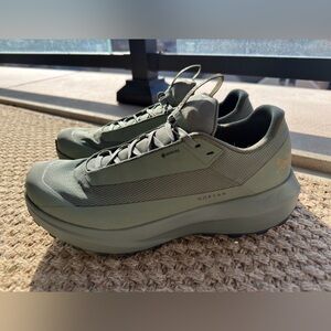 Women’s Arc'teryx Norvan 4 GTX Shoe Olive size 7
